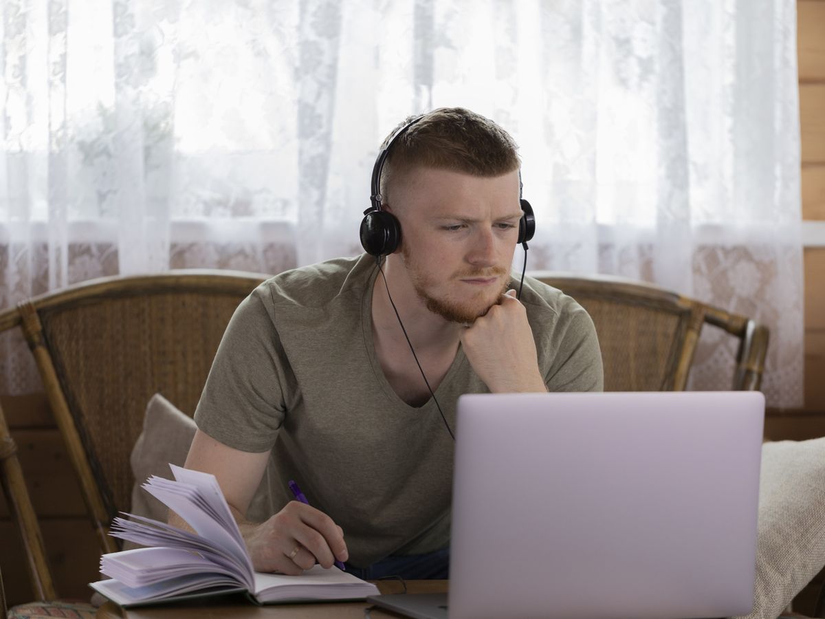 Jak edukacja online wspiera profilaktykę chorób przyzębia i zdrowie jamy ustnej