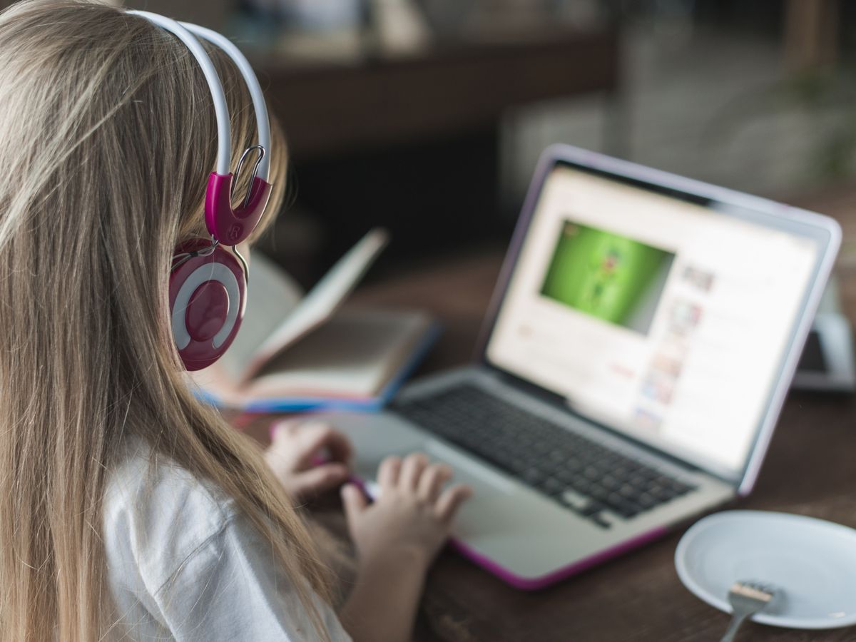 Jak nowoczesne platformy edukacyjne wspierają rozwój kompetencji w cyberbezpieczeństwie