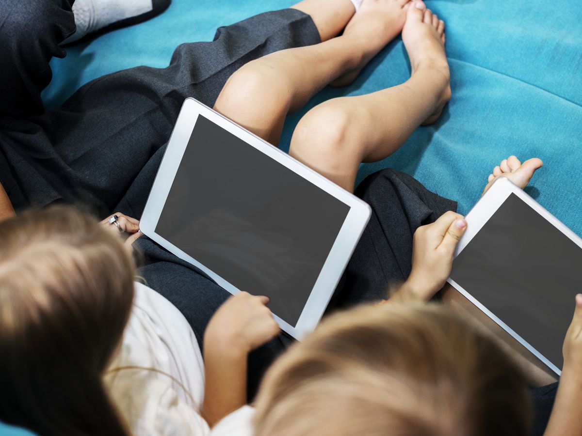 Jak nowoczesne platformy edukacyjne rozwijają kompetencje cyfrowe w dobie zagrożeń internetowych