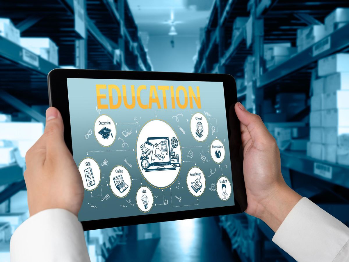 Jak nowoczesne platformy edukacyjne rozwijają kompetencje cyfrowe młodzieży