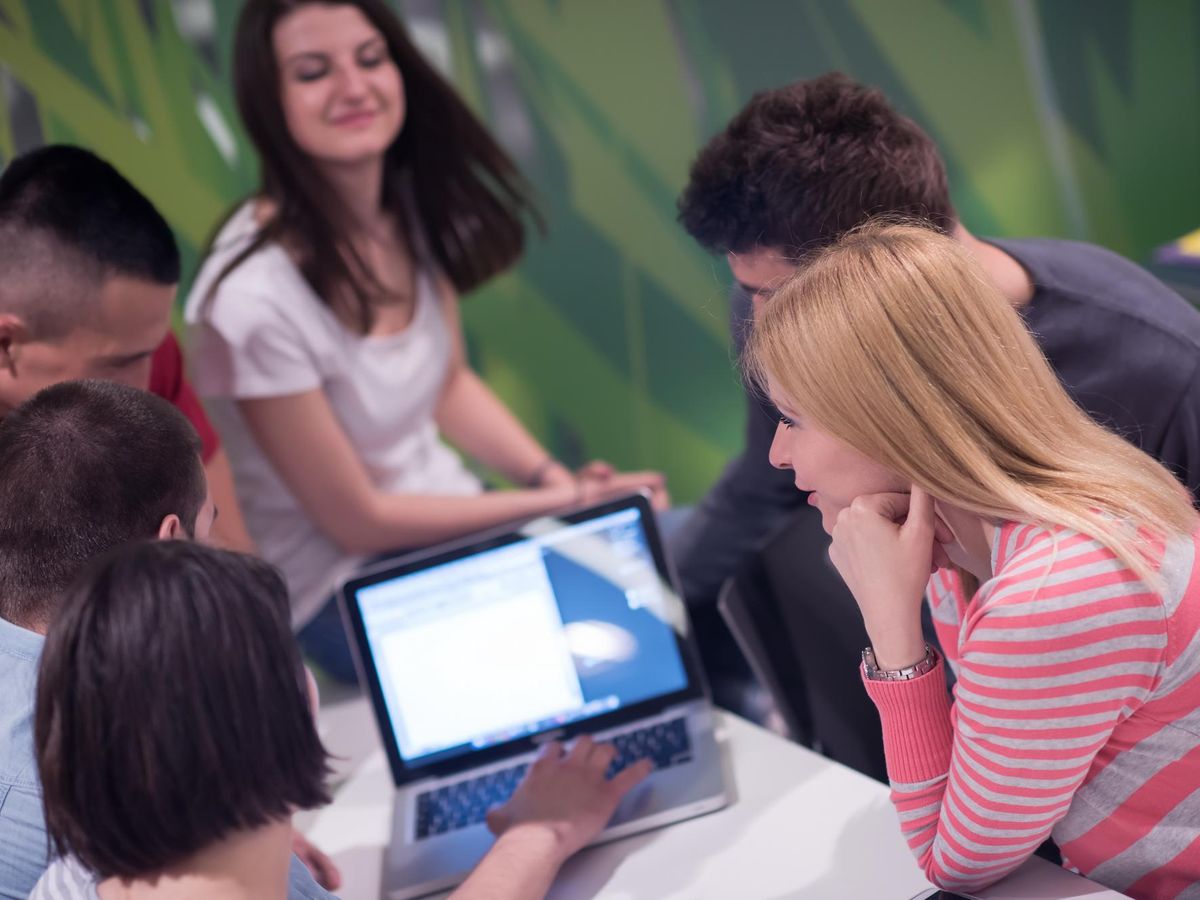 Jak nowoczesne platformy edukacyjne rozwijają kompetencje cyfrowe uczniów